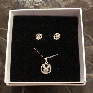 Minney mouse silver tone necklace set